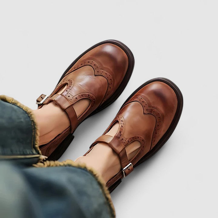 Buty z regulowanym zapięciem