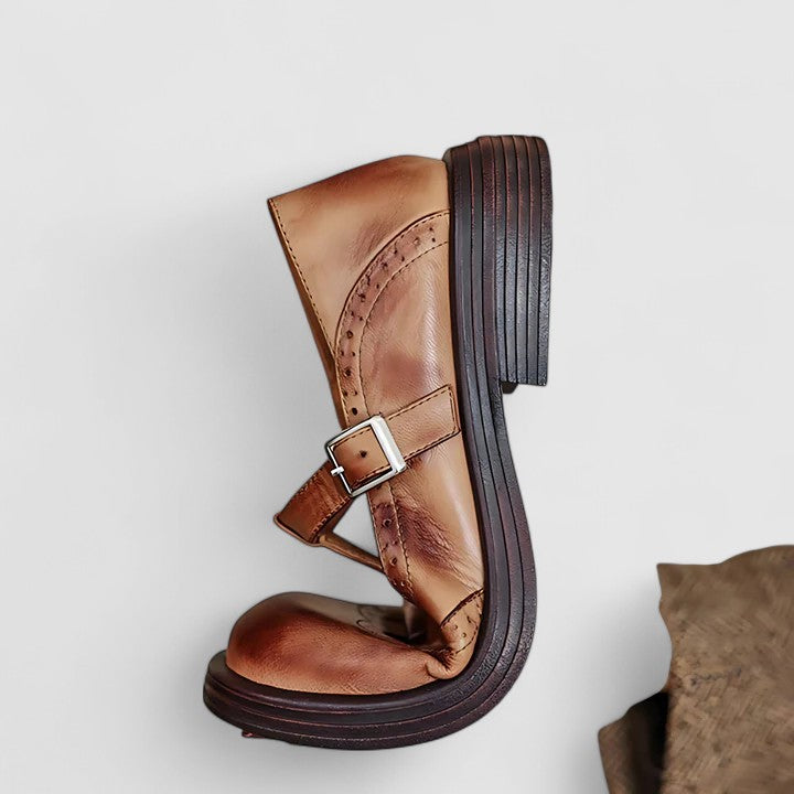 Buty z regulowanym zapięciem