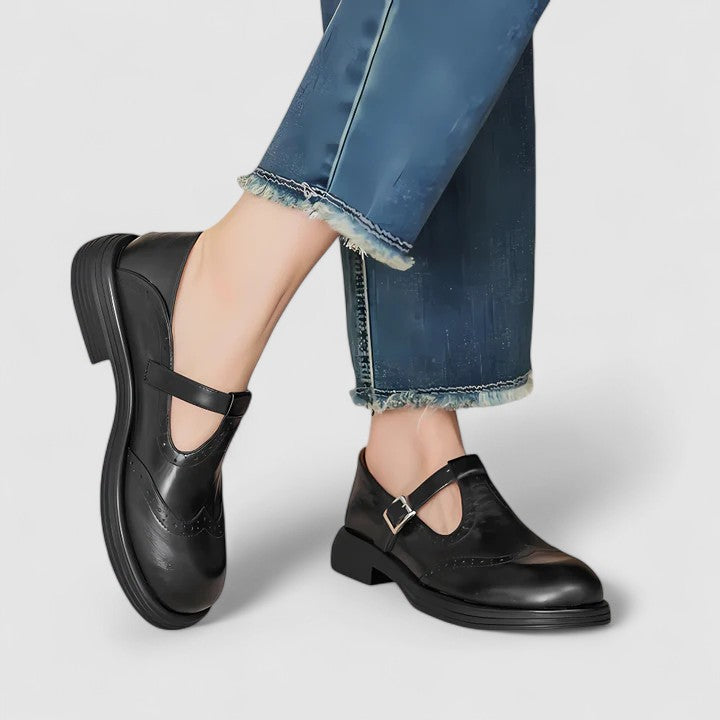 Buty z regulowanym zapięciem